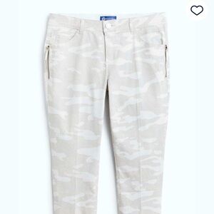 Democracy Ab Solution Capri Skinny Pant - White Camo